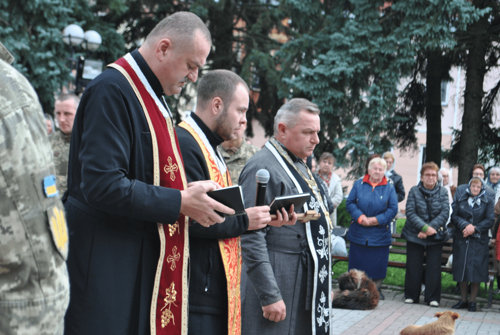 На Рогатинщині прощаються з Героєм Юрієм Мокрійчуком, який загинув під час артилерійського обстрілу