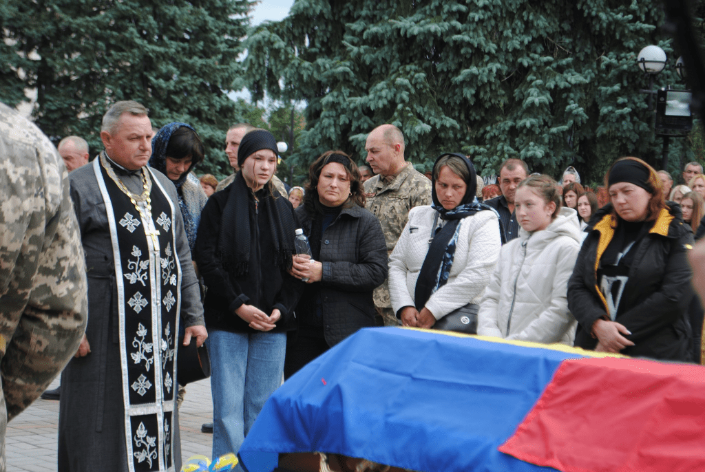 На Рогатинщині прощаються з Героєм Юрієм Мокрійчуком, який загинув під час артилерійського обстрілу