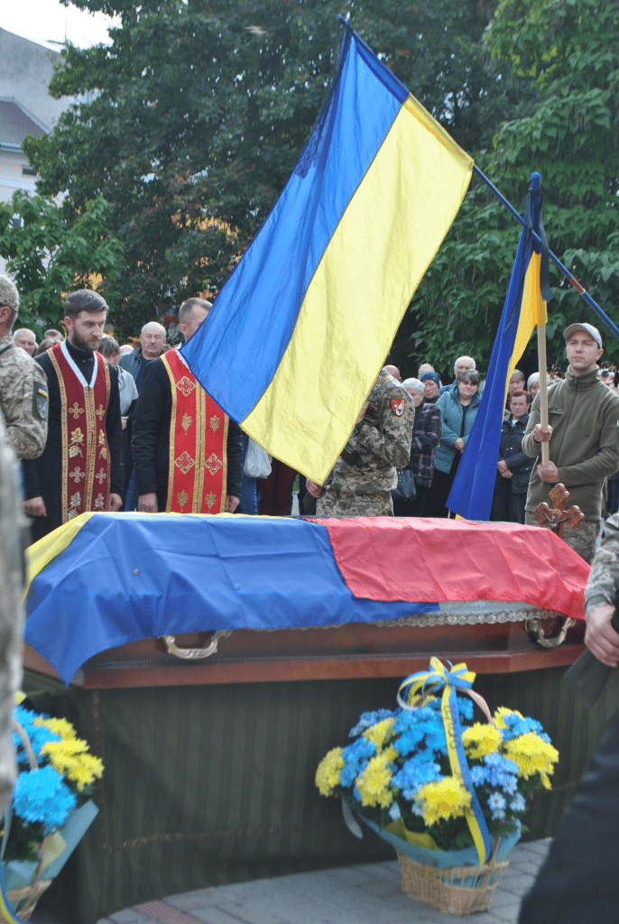 На Рогатинщині прощаються з Героєм Юрієм Мокрійчуком, який загинув під час артилерійського обстрілу