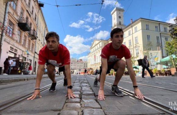 Пластуни бігтимуть зі Львова до Франківська: збирають мільйон для морської піхоти