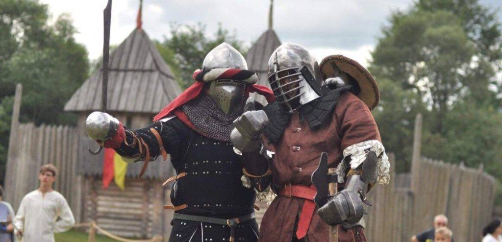 Прикарпатців запрошують в замок на лицарську посвяту