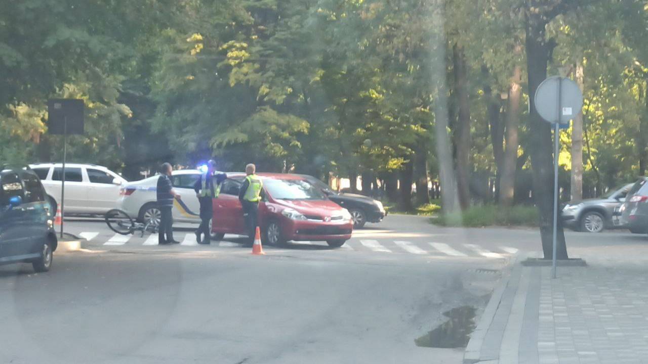 У Франківську під колеса автіки потрапив велосипедист