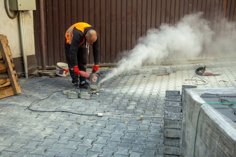 ремонт двору на Бельведерській 4, 6, 8