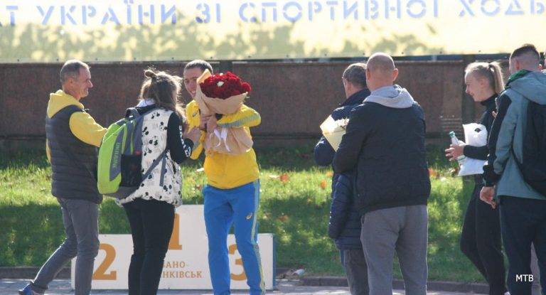 Франківський скороход перемігши на Чемпіонаті України, освідчився своїй коханій