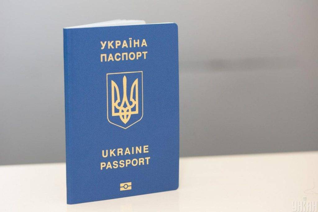 в Україні подорожчає термінове оформлення паспортів