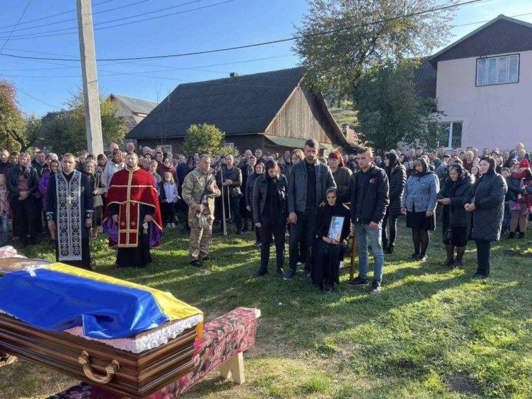 На Гуцульщині не дозволити занести тіло полеглого бійця у храм УПЦ МП