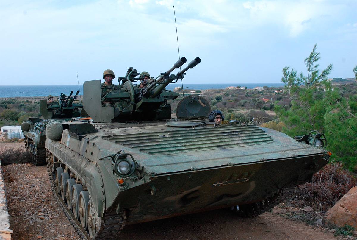 Глава МЗС повідомив про початок передачі Україні грецьких БМП-1