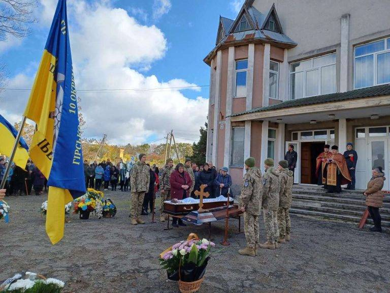 На Коломийщині попрощалися з Михайлом Рум'янцевим, який загинув на війні