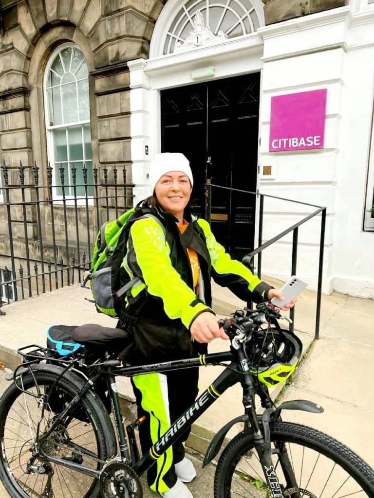 Франківка вирушила у велосипедну подорож через Великобританію