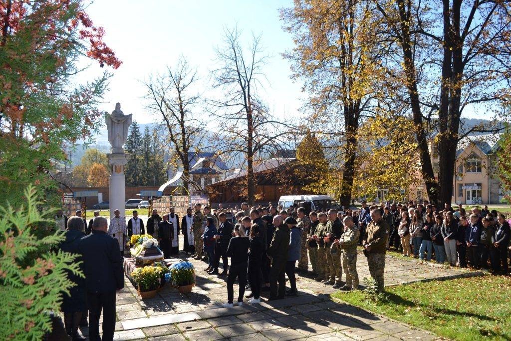 Назавжди повернувся додому: на Верховинщину привезли тіло загиблого захисника Віктора Іванова