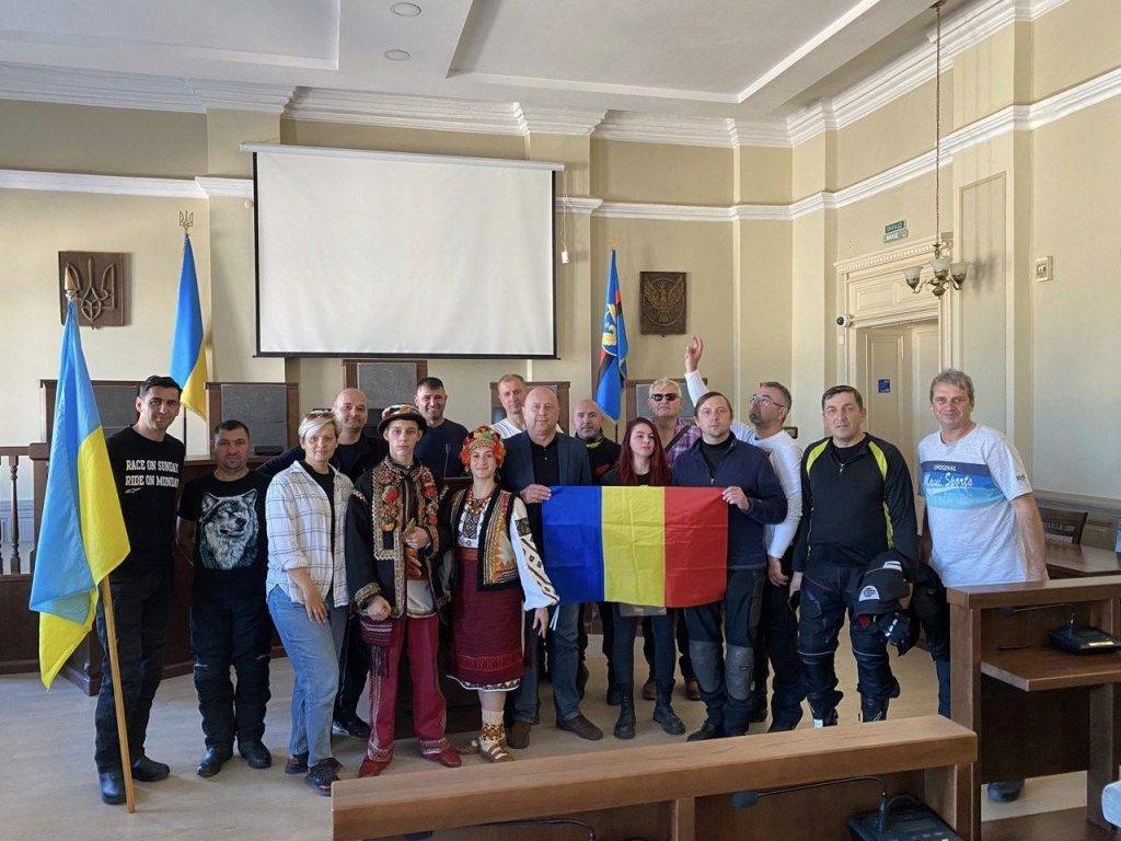 Румунські байкери влаштували мотопробіг через Коломию на підтримку України