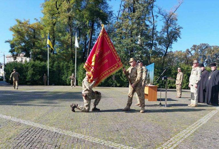 Бійці 102-ї франківської бригади ТрО отримали свій прапор