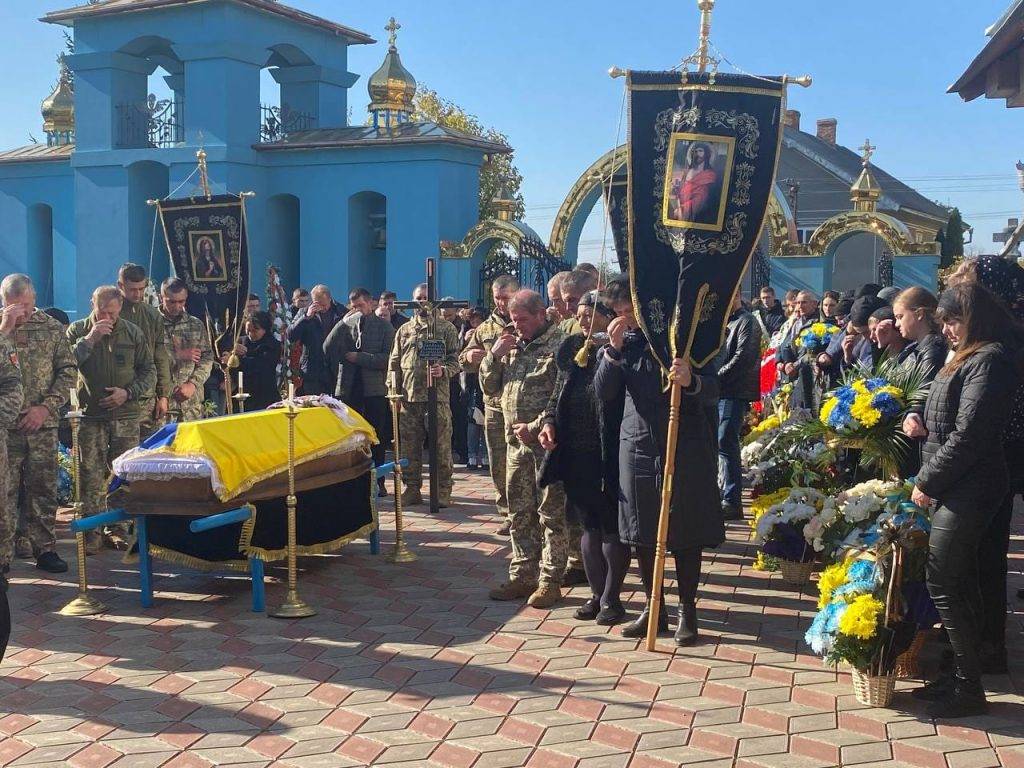 На Городенківщині сьогодні провели в останню путь полеглого героя Олександра Гладкого