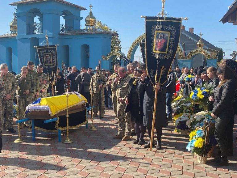 На Городенківщині сьогодні провели в останню путь полеглого героя Олександра Гладкого