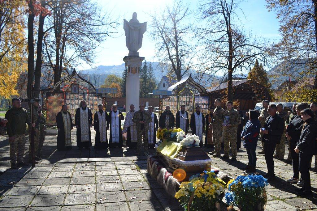 Назавжди повернувся додому: на Верховинщину привезли тіло загиблого захисника Віктора Іванова