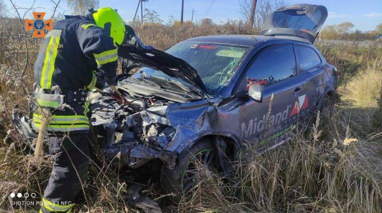 Поблизу Франківська потужна ДТП: зіткнулися два автомобілі