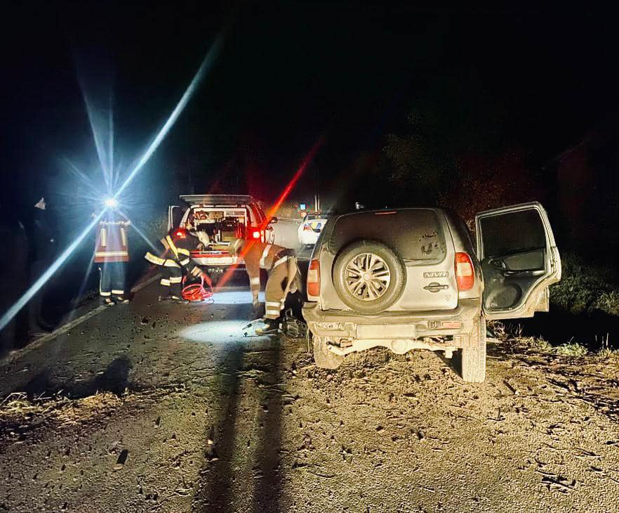 На Франківщині авто злетіло з дороги в кювет: водій загинув на місці, ще четверо людей - у лікарні