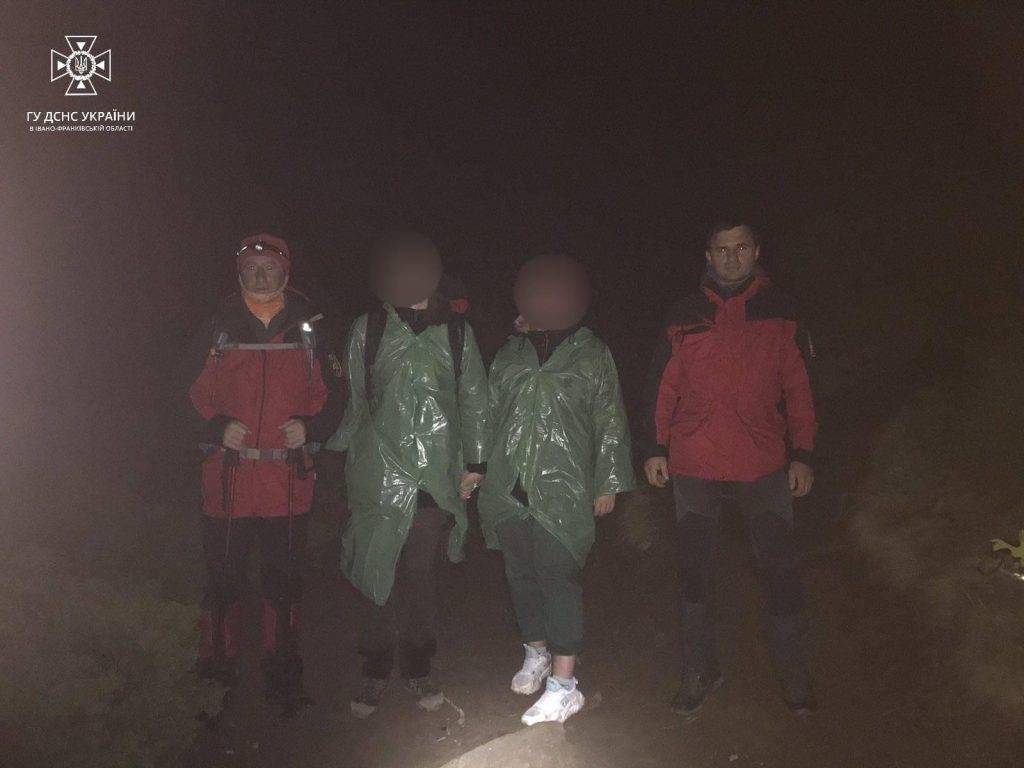 В Карпатах відшукали заблукалих туристів з Хмельниччини