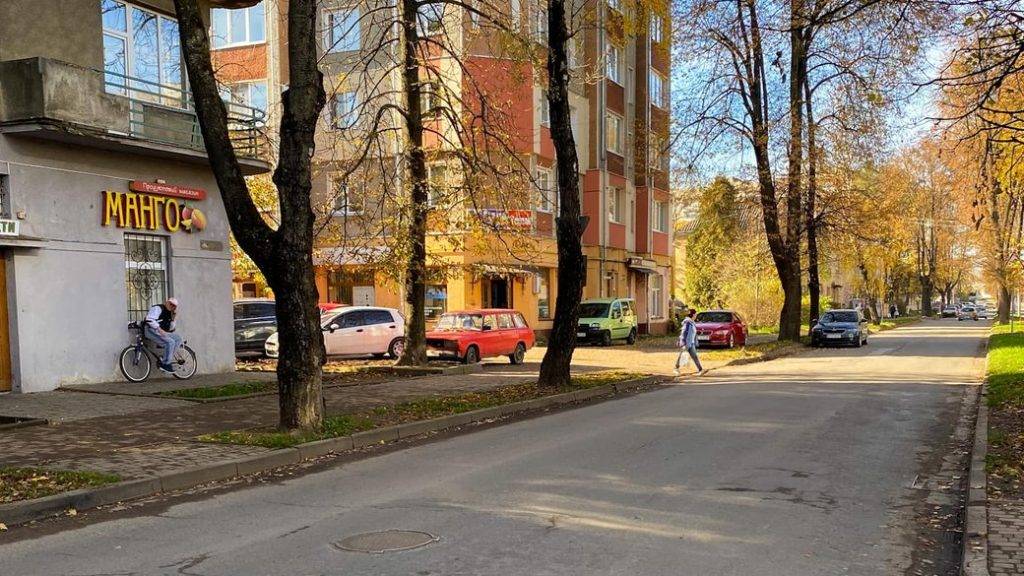 обмежать рух