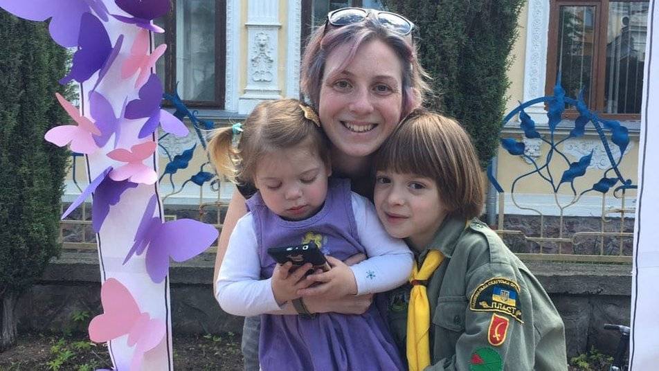"24 лютого вже була у військкоматі": Як франківчанка Грета захищає своїх дітей та Україну