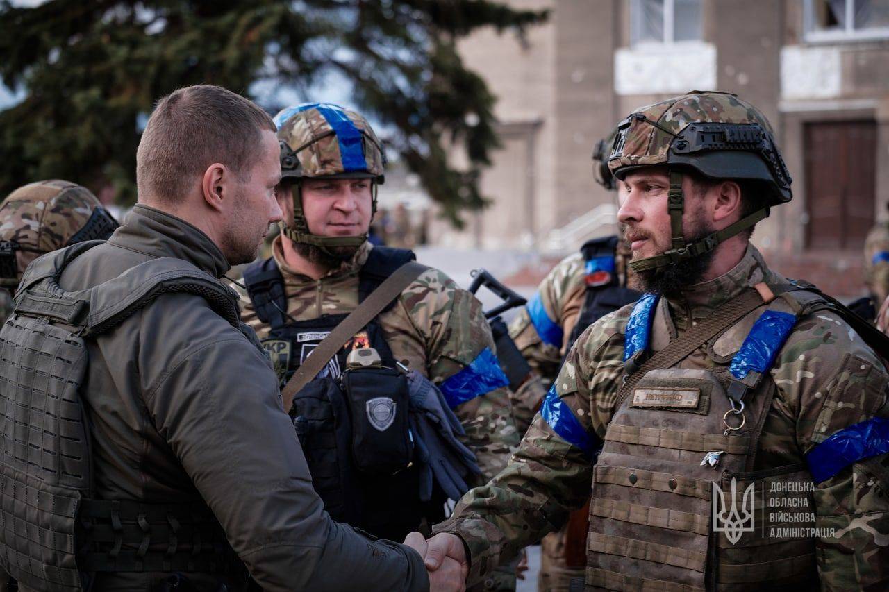 ЗСУ офіційно підняли український прапор над визволеним Лиманом,війна в україні,зсу