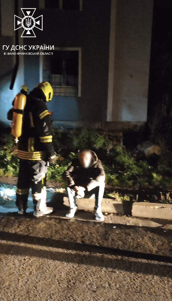 Вогнеборці врятували чоловіка на пожежі в місті Івано-Франківськ