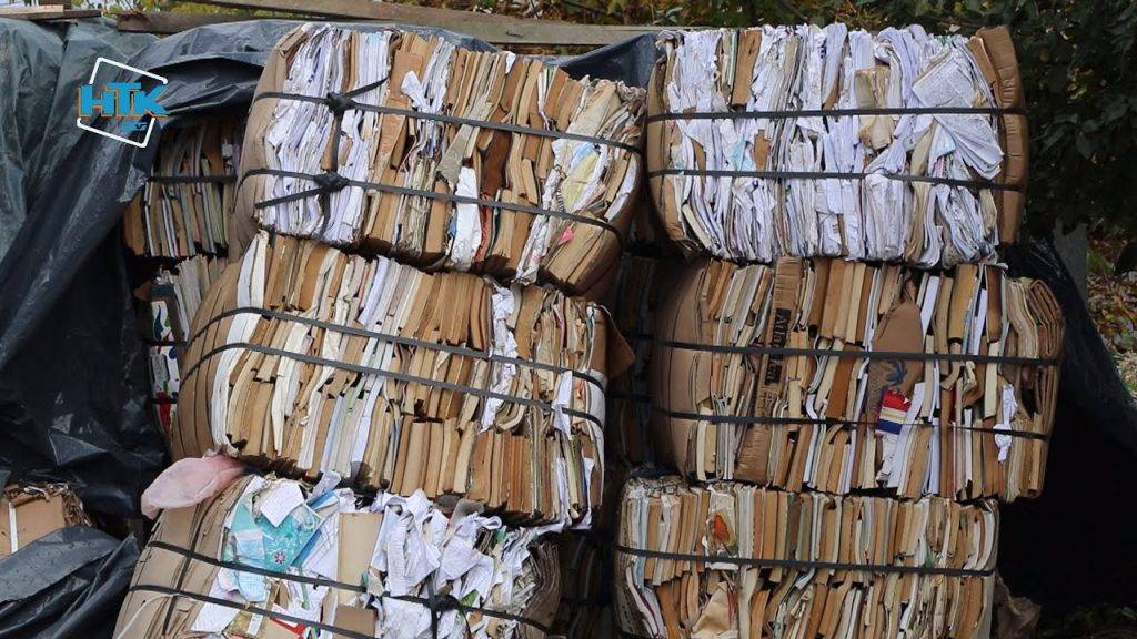 Прикарпатці здали понад три тонни російськомовної макулатури