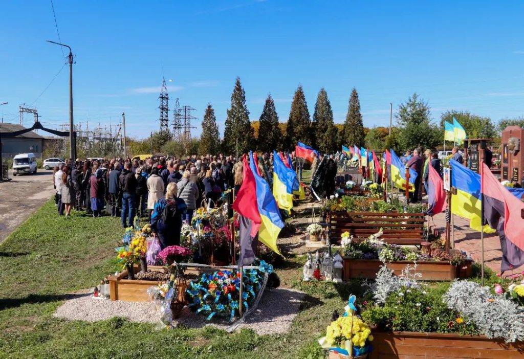 В Калуші провели в останню путь загиблого на війні захисника Юрія Ковальчука