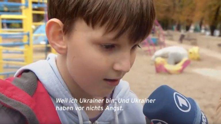 "Я – українець, а українцям нічого не страшно": 9-річний хлопчик відреагував на обстріл дитмайданчика у Києві