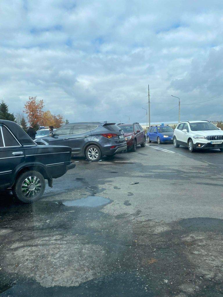 Масштабна автотроща біля Франківська: на місці працює поліція