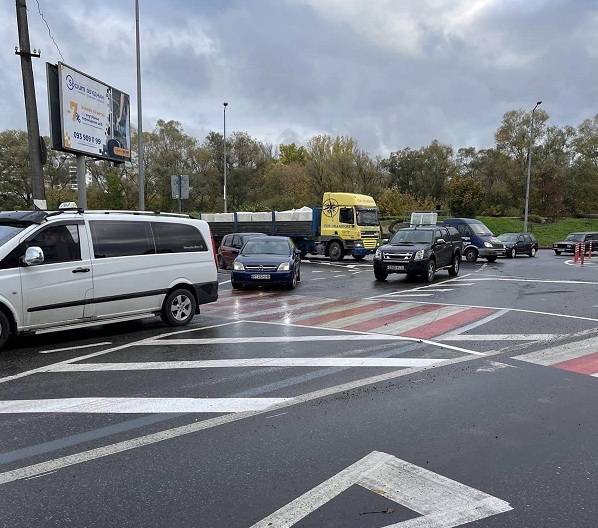 У Франківську змінили організацію руху на кільцевій розв‘язці біля пасічнянського моста