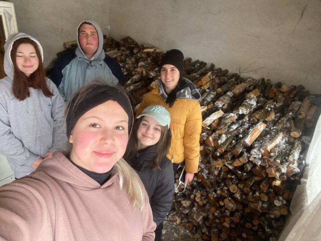 Франківські студенти, під час благодійного заходу, зібрали гроші на дрова для нужденних