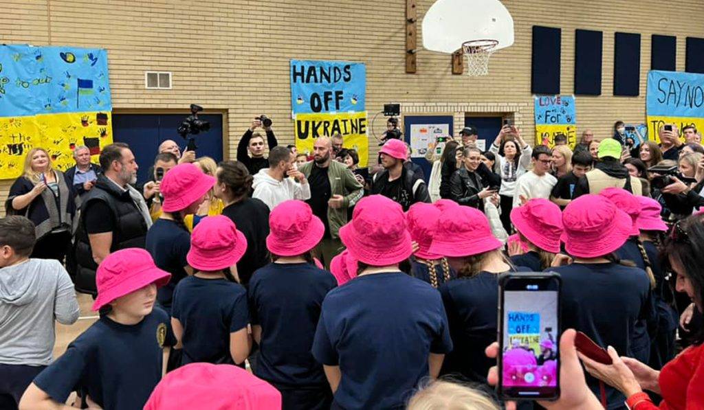 Kalush Orchestra відвідали дитячу школу українознавства в Чикаго