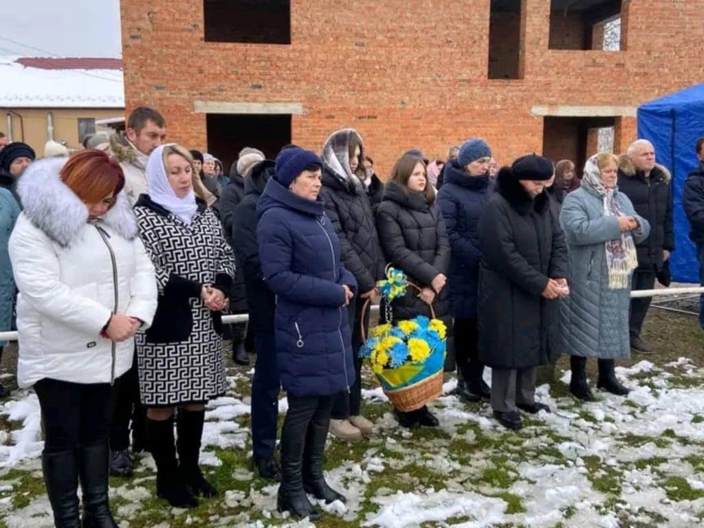 На Калущині відкрили пам'ятну дошку загиблому Героєві України Олегові Перегуді