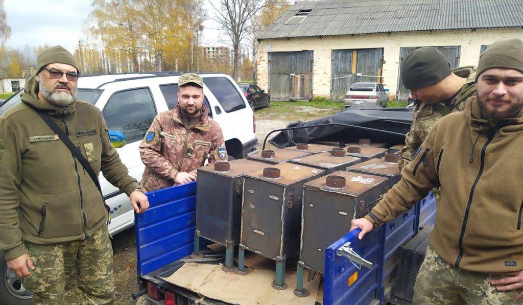 Студенти Калуського ВПУ передали військовим 47 металевих грубок