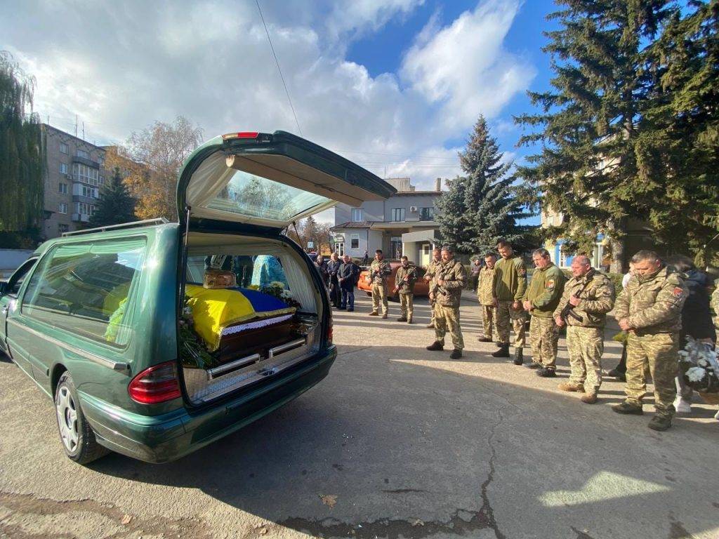 В Городенці провели в останню дорогу захисника Юрія Перная