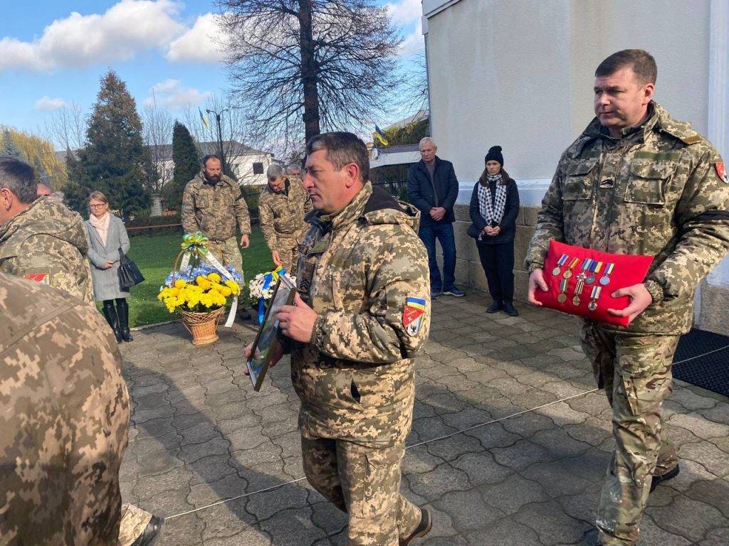 В Городенці провели в останню дорогу захисника Юрія Перная