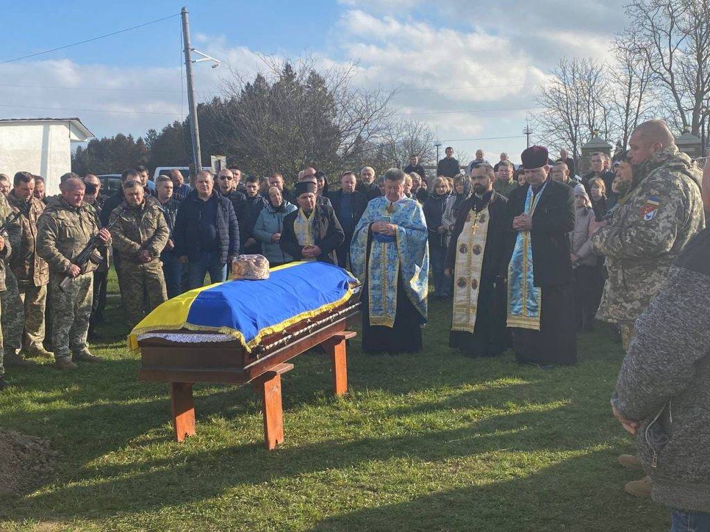 В Городенці провели в останню дорогу захисника Юрія Перная