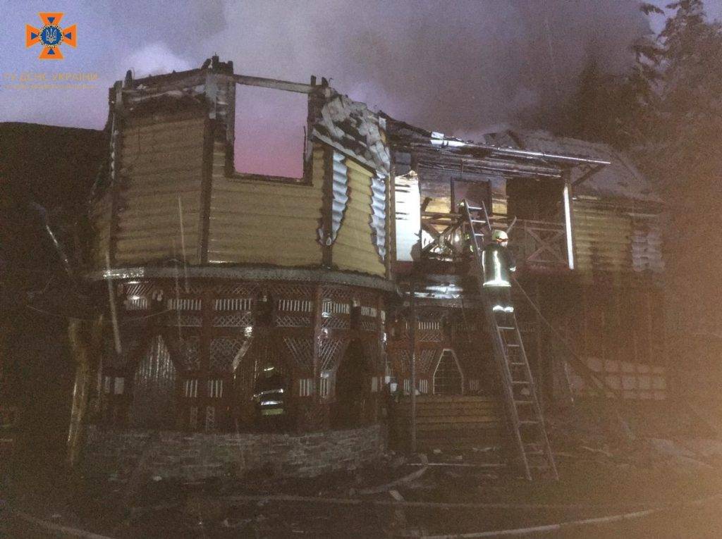 Серед ночі у Косівській громаді горіло кафе