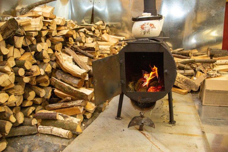 Місця, де у Франківську можна перечекати важкі часи