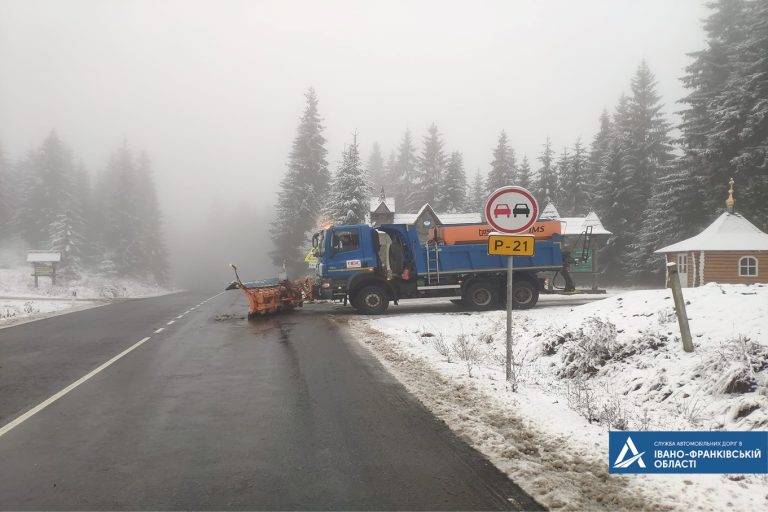 Проїзд дорогами держзначення забезпечений, - прикарпатські дорожники