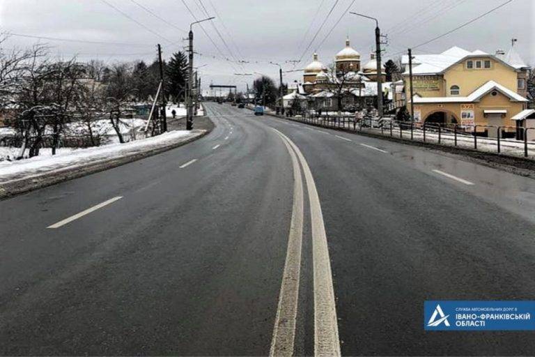 На Івано-Франківщині забезпечили проїзд дорогами державного значення