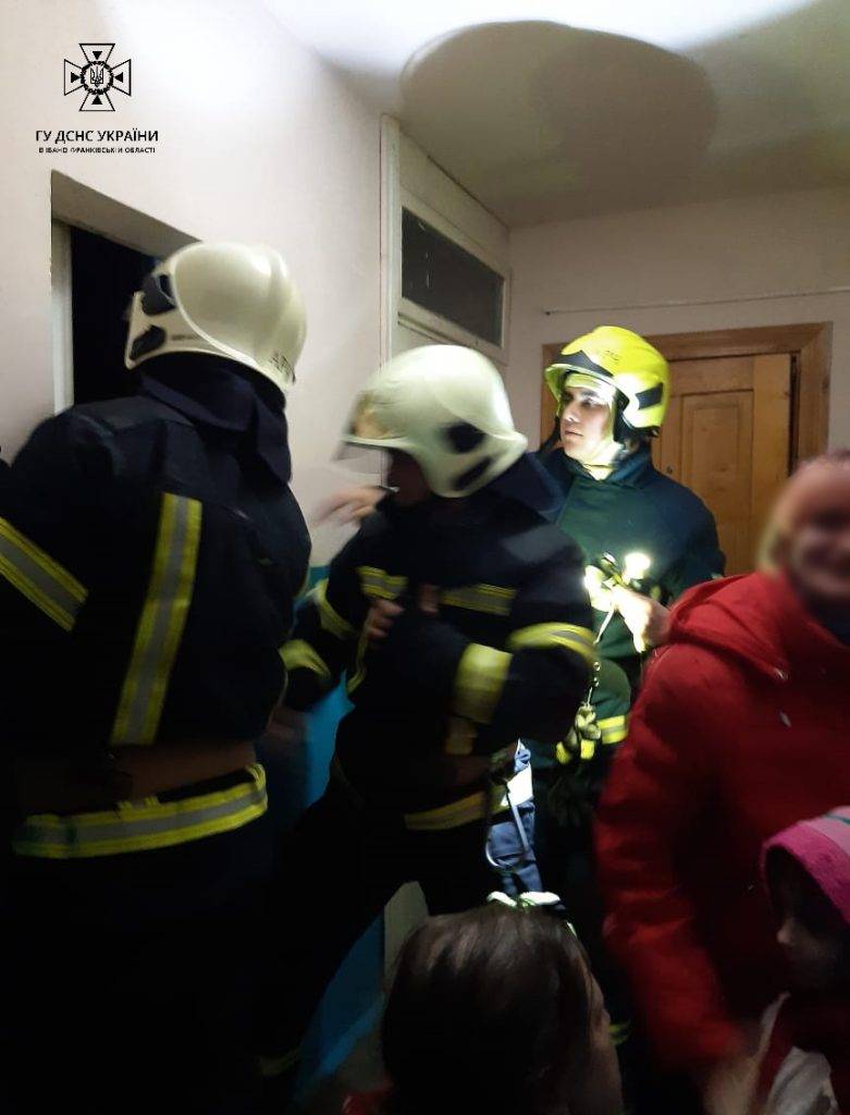 У Франківську в ліфті застрягли двоє дорослих та дитина - допомогли рятувальники