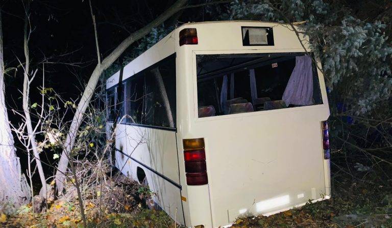 Поліцейські встановлюють обставини ДТП за участі рейсового автобуса у Франківську