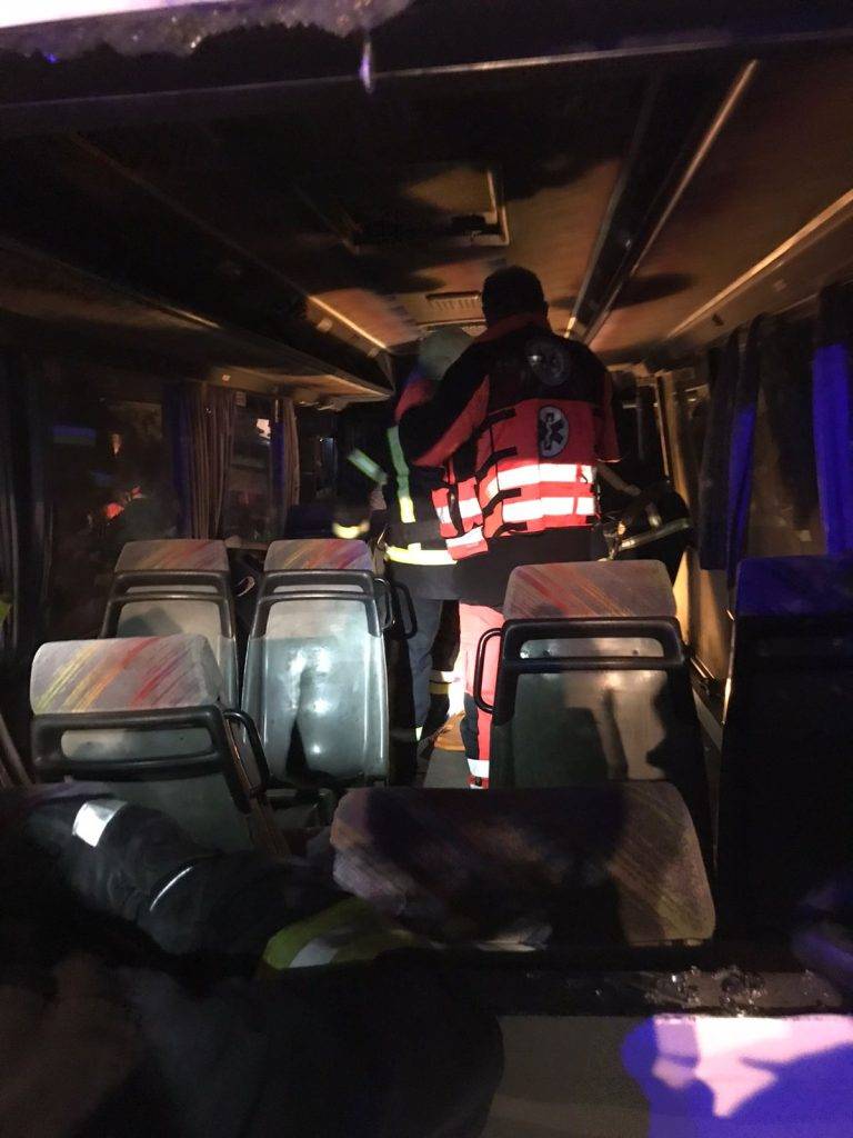 Карколомна ДТП рейсового автобуса на виїзді з Франківська - двоє людей у важкому стані