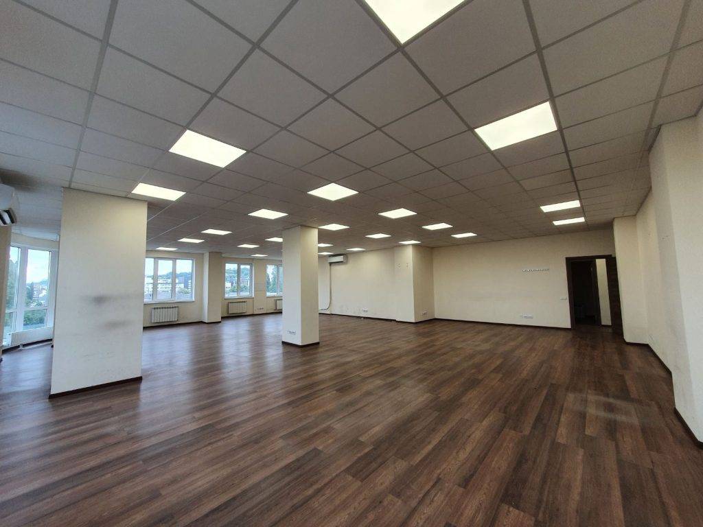 Ламінат для офісу - в чому переваги?