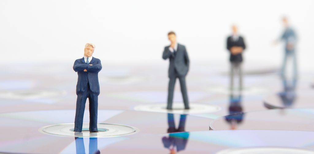 Деолігархізація за законами воєнного часу