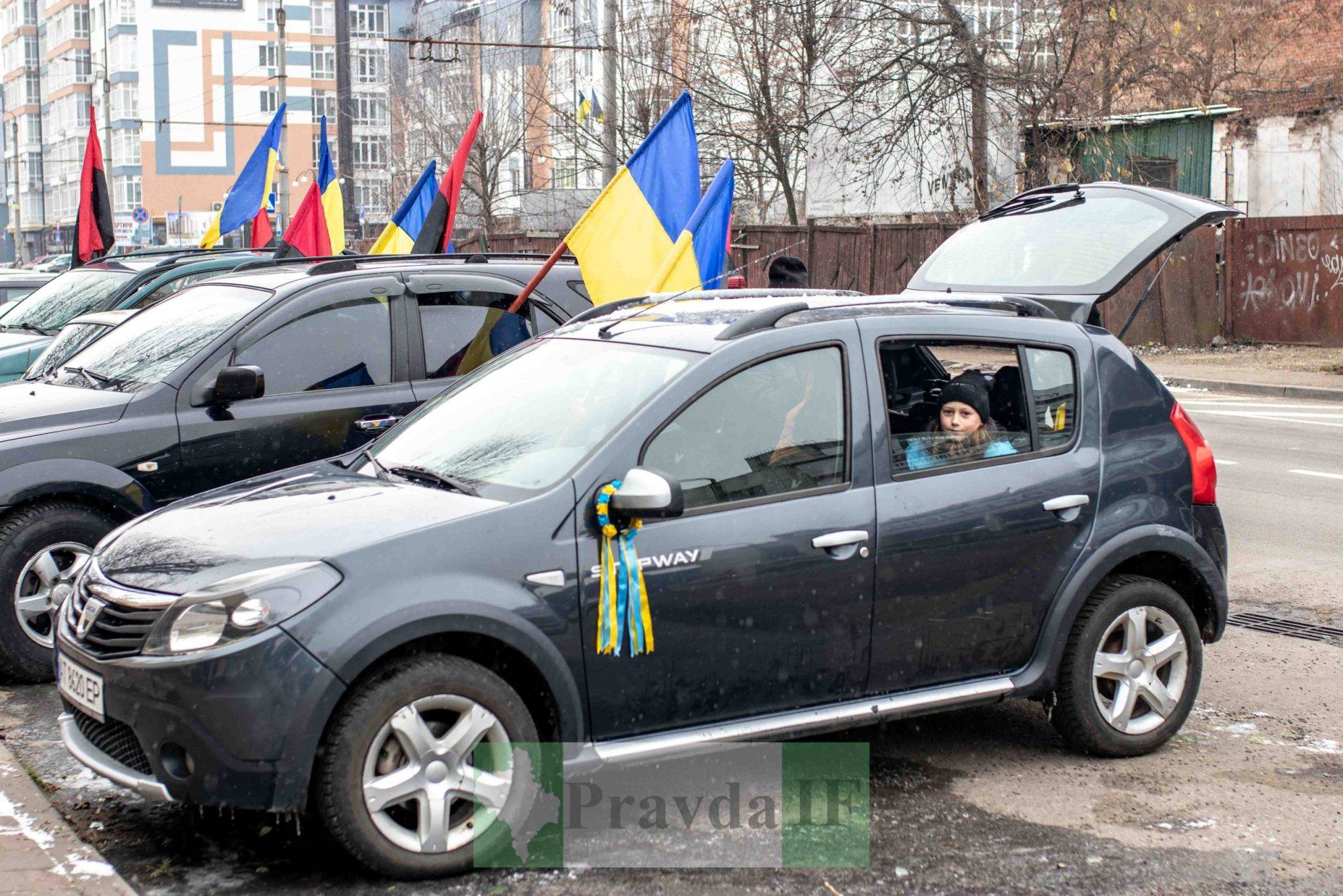 У Франківську дружини воїнів організовують автопробіг до Дня Збройних Сил України