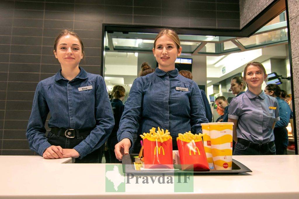 Перший день роботи McDonald’s у Франківську. ФОТОРЕПОРТАЖ