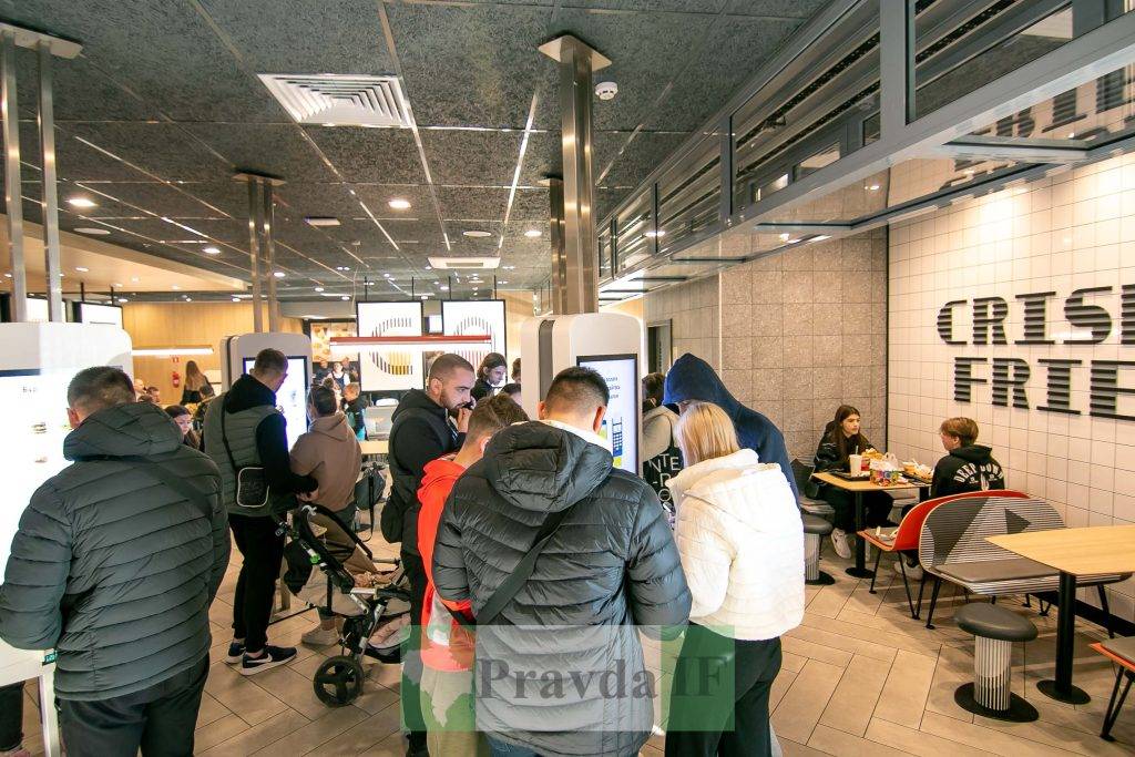 Перший день роботи McDonald’s у Франківську. ФОТОРЕПОРТАЖ